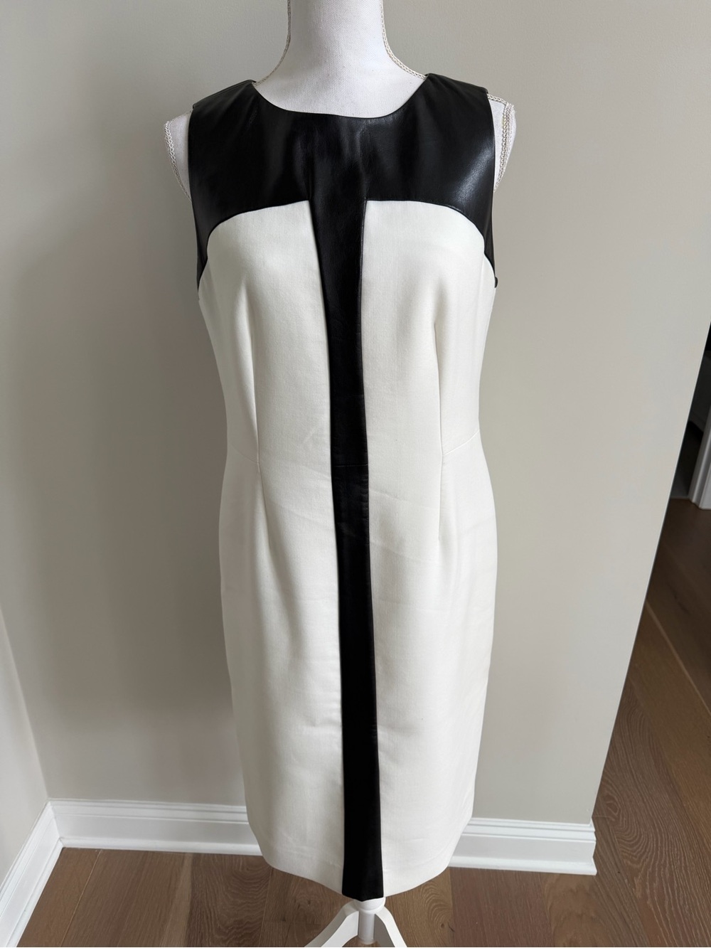 Per se Classic Black Leather and White Sheath Dress